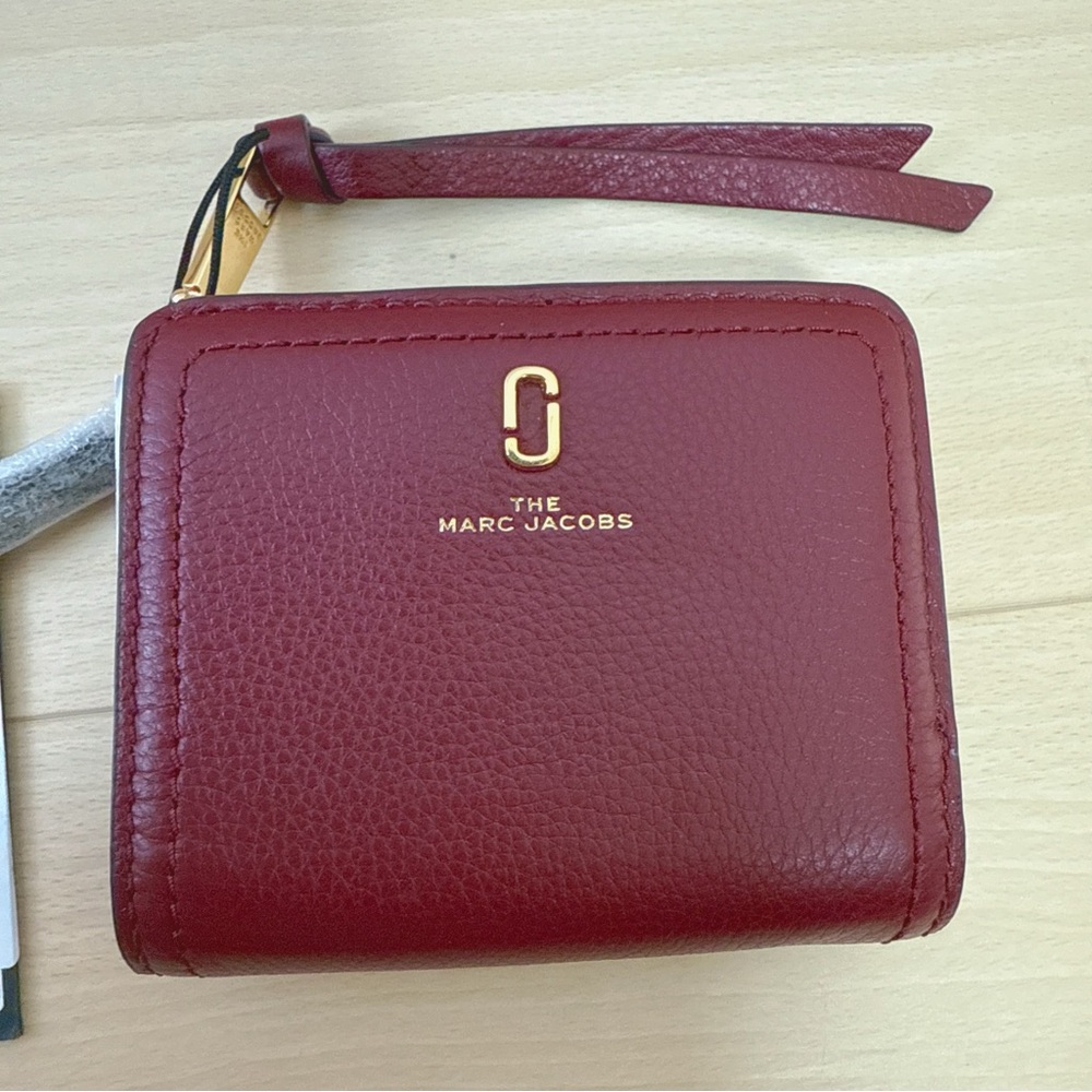 (NWT) Marc Jacobs Compact Wallet Muscat